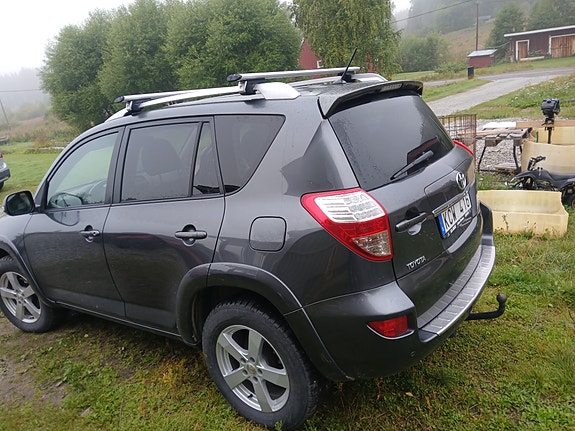 Toyota RAV4 2 of 4