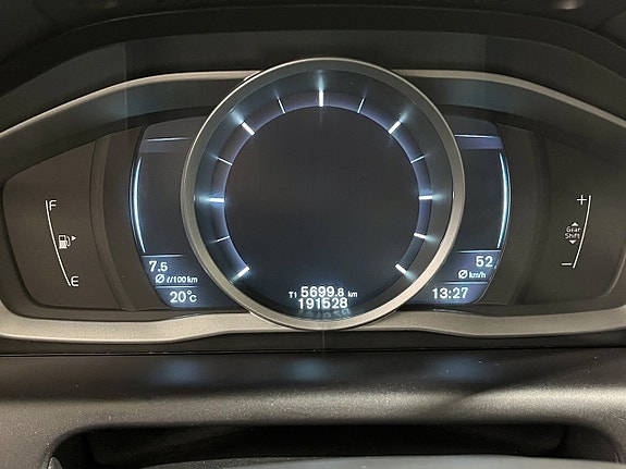 Volvo XC60 14 of 19