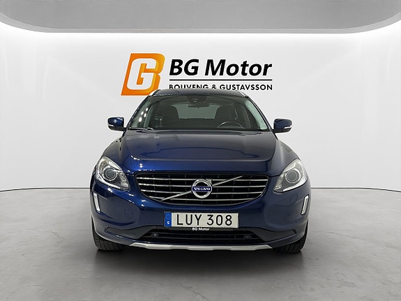 Volvo XC60 2 of 19