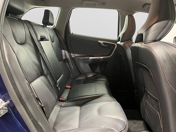 Volvo XC60 10 of 19