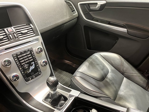 Volvo XC60 16 of 19