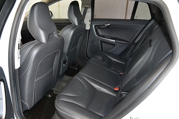 Volvo V60 8 of 14