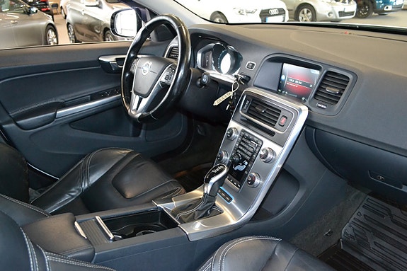 Volvo V60 11 of 14