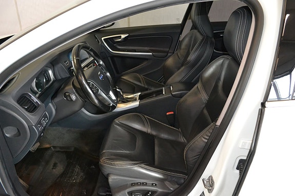 Volvo V60 4 of 14