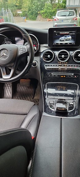 Mercedes-Benz C220 3 of 3