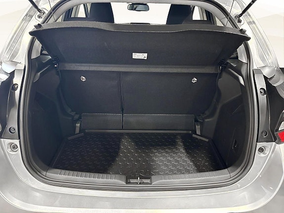 Toyota Yaris 13 of 19