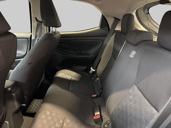 Toyota Yaris 11 of 19