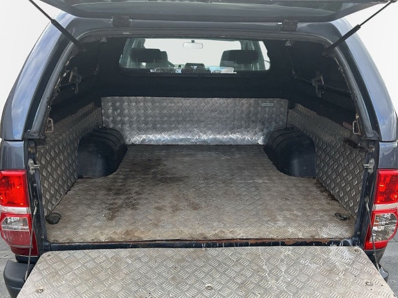 Toyota HiLux 11 of 11