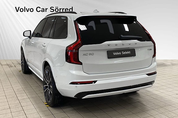 Volvo XC90 11 of 15