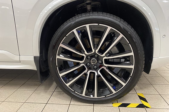 Volvo XC90 7 of 15