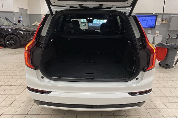 Volvo XC90 13 of 15