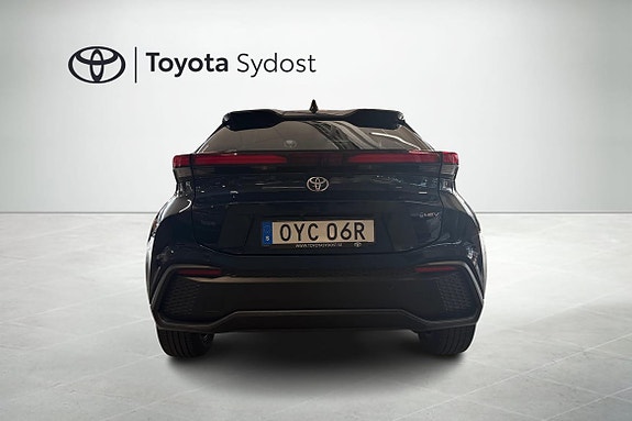 Toyota C-HR 4 of 12