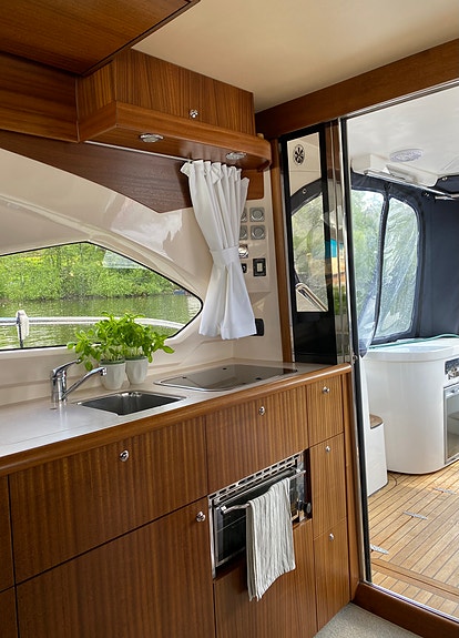 Uthyres 2027 - Mycket fin Flybridge 40 fot 11 of 16