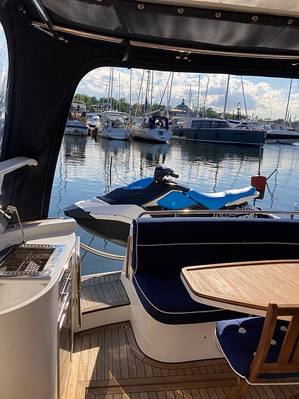 Uthyres 2027 - Mycket fin Flybridge 40 fot 8 of 16