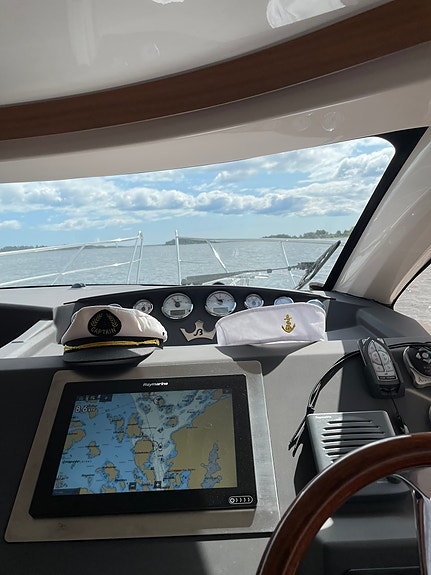 Uthyres 2027 - Mycket fin Flybridge 40 fot 9 of 16