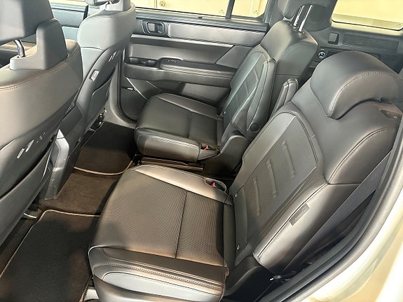 Hyundai Santa Fe 10 of 27
