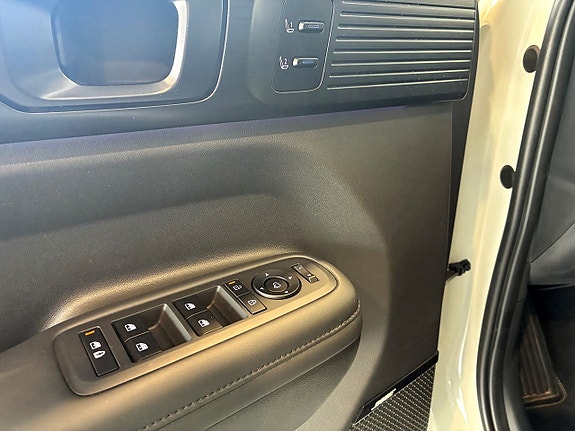 Hyundai Santa Fe 14 of 27