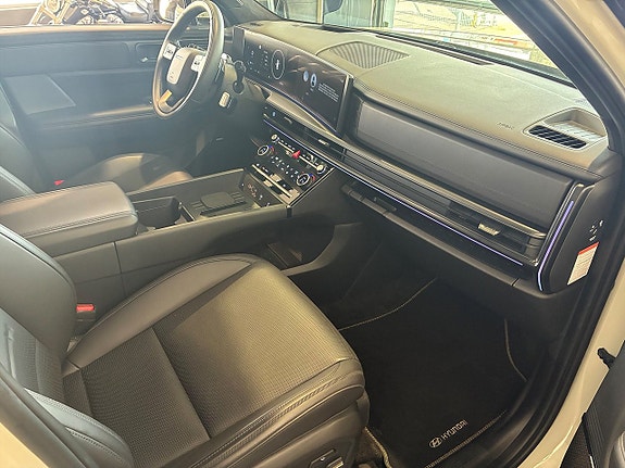 Hyundai Santa Fe 9 of 27