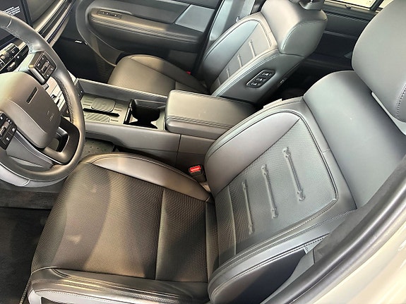 Hyundai Santa Fe 17 of 27