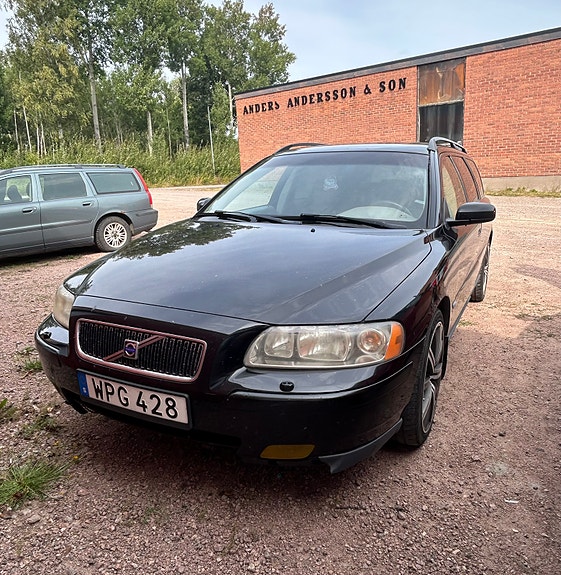 Volvo V70 3 of 6