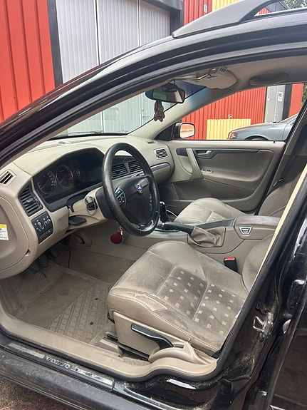 Volvo V70 5 of 6
