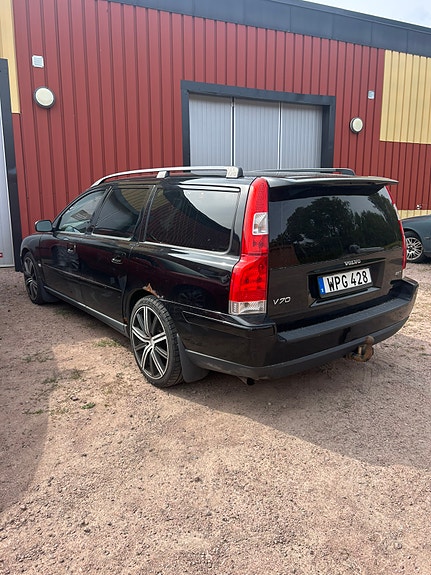 Volvo V70 2 of 6