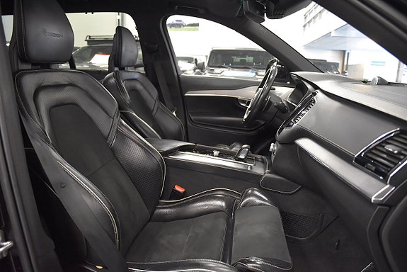 Volvo XC90 12 of 30