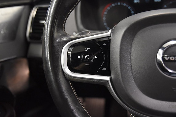 Volvo XC90 10 of 30