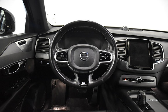 Volvo XC90 2 of 30