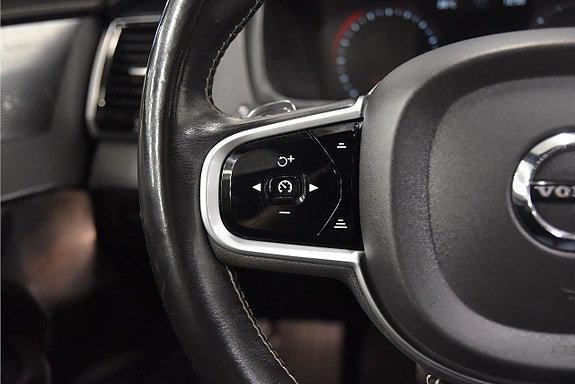 Volvo XC90 10 of 27