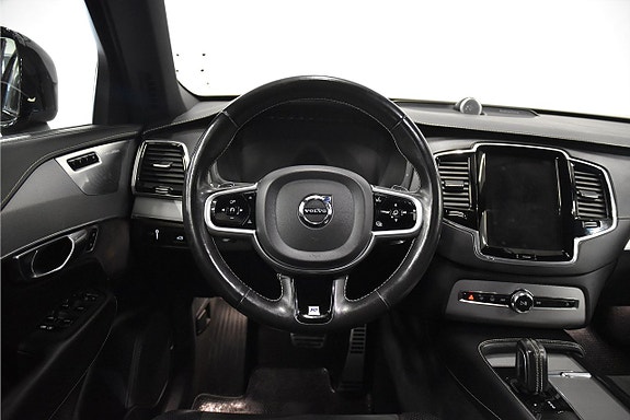 Volvo XC90 2 of 27