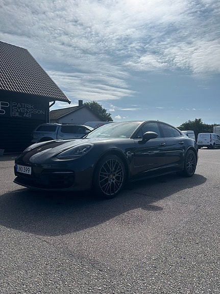 Porsche Panamera 4 3 of 12