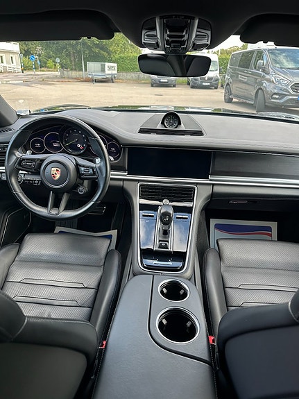 Porsche Panamera 4 4 of 12