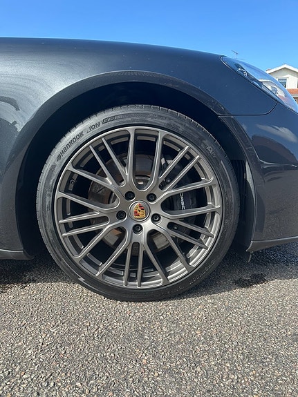 Porsche Panamera 4 12 of 12
