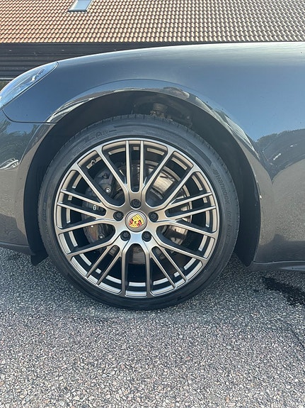 Porsche Panamera 4 9 of 12
