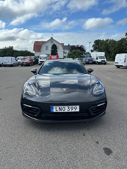 Porsche Panamera 4 2 of 12