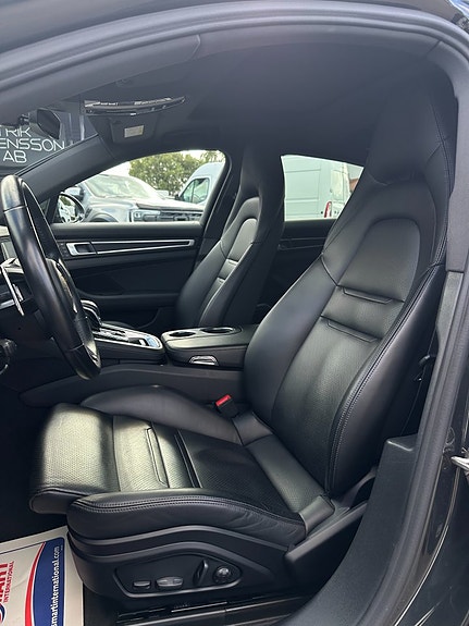Porsche Panamera 4 5 of 12