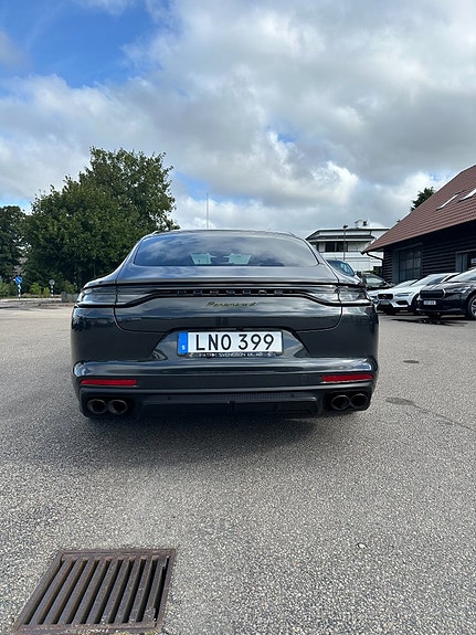 Porsche Panamera 4 7 of 12