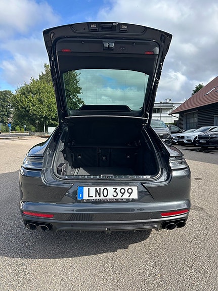 Porsche Panamera 4 8 of 12