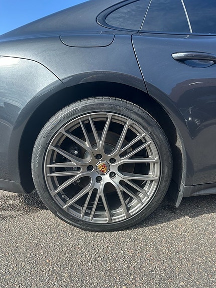 Porsche Panamera 4 11 of 12