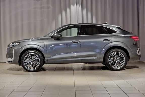 Audi Q3 2 of 17