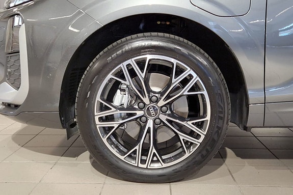 Audi Q3 3 of 17