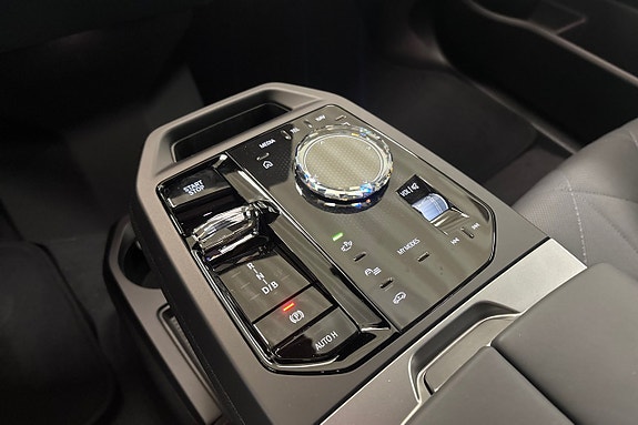 BMW iX 15 of 21