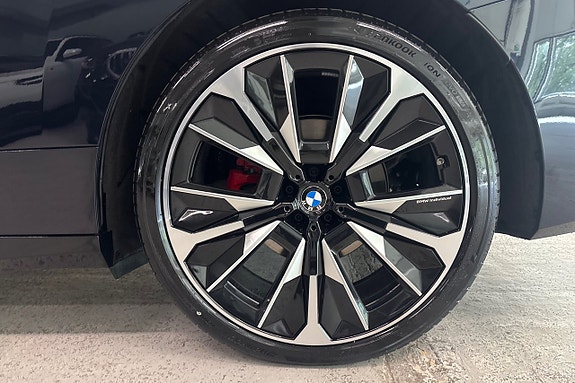 BMW iX 18 of 21