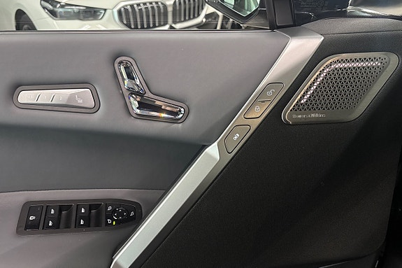 BMW iX 16 of 21