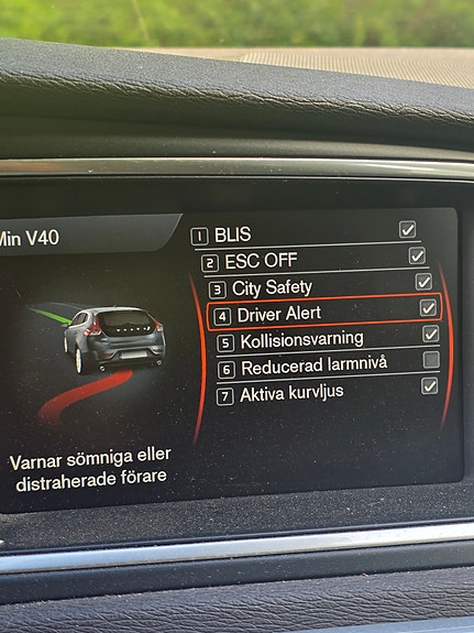 Volvo V40 3 of 13