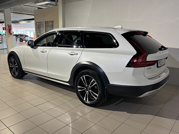 Volvo V90 Cross Country 18 of 23