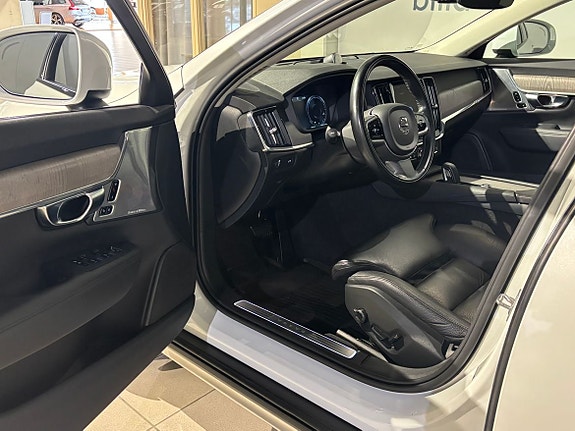 Volvo V90 Cross Country 4 of 23