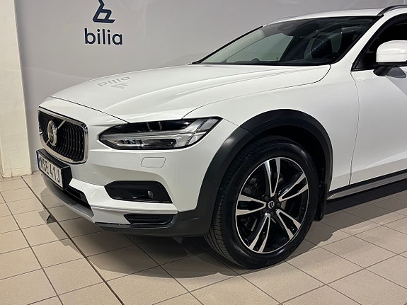 Volvo V90 Cross Country 2 of 23