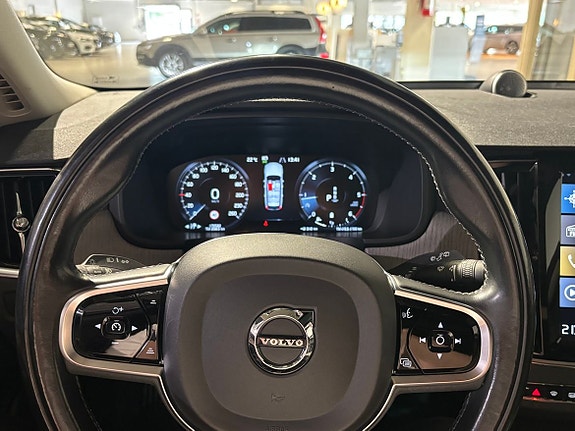 Volvo V90 Cross Country 8 of 23